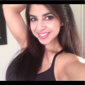 Meet your Posher, Aida